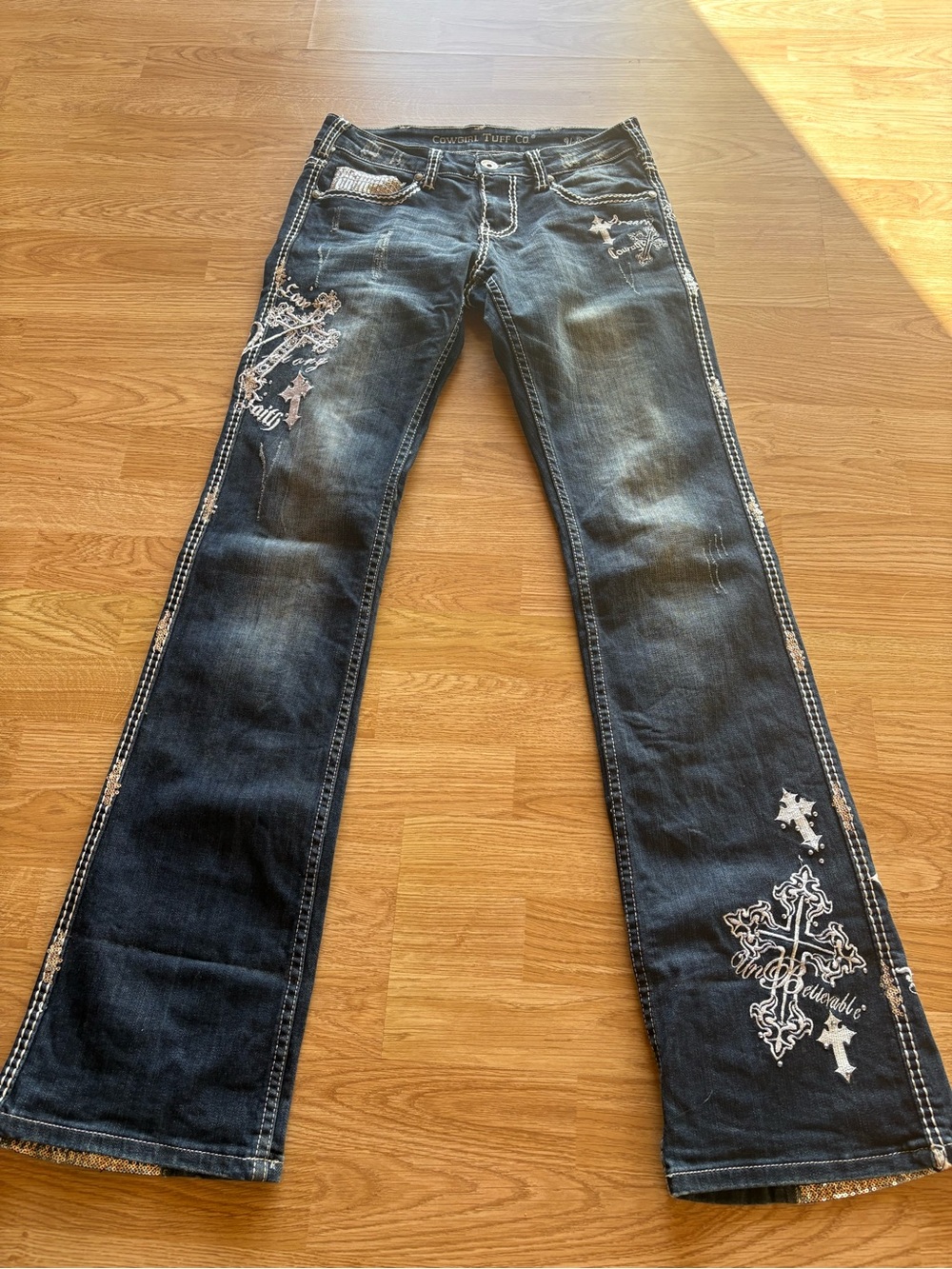 Dark Wash Embroidered Women’s Jeans - Cowgirl Tuff